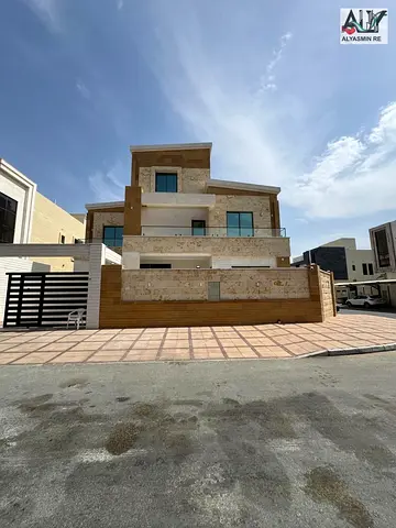 فيلا فاخرة G+1+روف | بناء 5,575 قدم² | أرض 4,315 قدم²