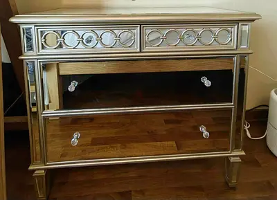 The ONE Mirrored Chest of drawers  Selling Dhs 500