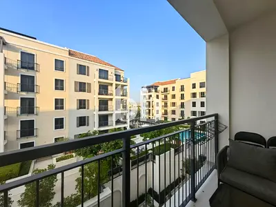 Bright | Spacious | Modern | Waterfront | Elegant