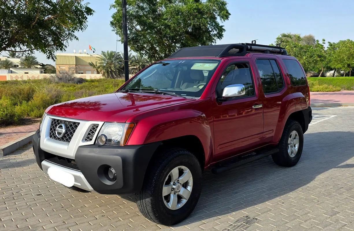 Nissan Xterra 2011 — photo 1 of 17