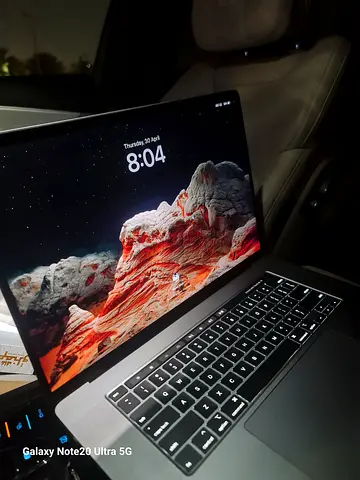 Macbook pro like new. Charging  cycle below 185 only