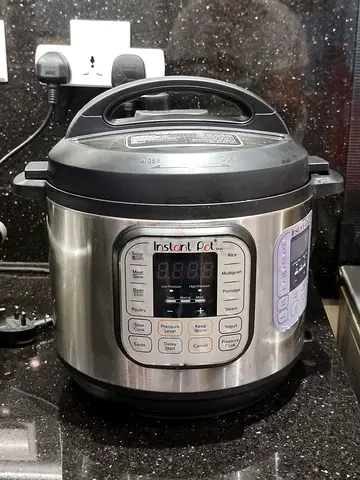 Instant Pot Multi-Cooker (6L) - Electric Pressure Cooker