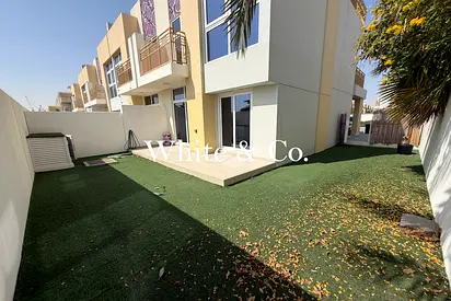 Corner Unit | Single Row | Renovated 3BR