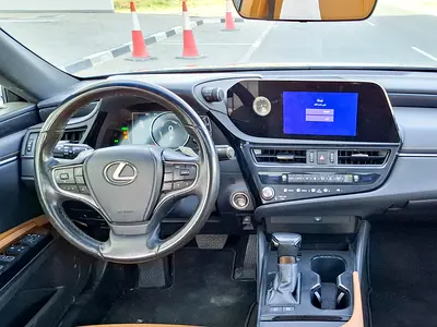 صورة 10 لـ 2023 Lexus ES-SERIES
