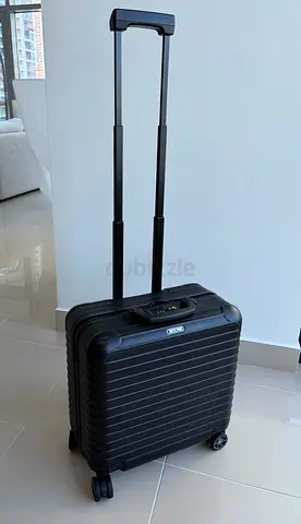 RIMOWA Compact black hard-shell carry-on suitcase business travel telescopic handle