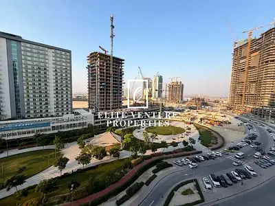 Unfurnished 2BHK + Miad | high floor | currently Rented