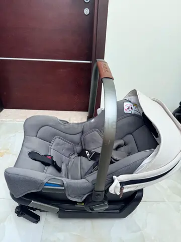Nuna Pipa car seat with base