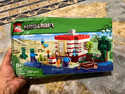 LEGO Minecraft The TNT Jungle House 287pcs (used, box worn)