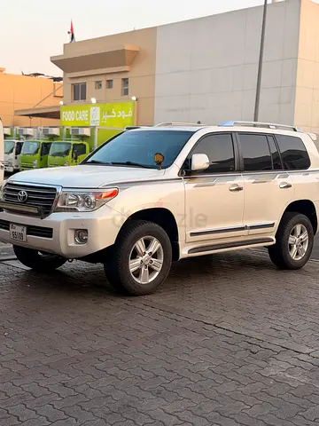 Toyota Land Cruiser V8 2015 GX.R TOP GCC