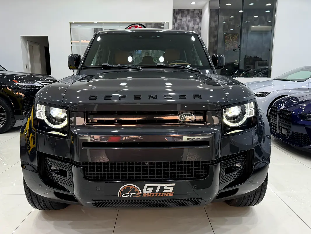 Land Rover Defender 2023 — photo 1 of 13
