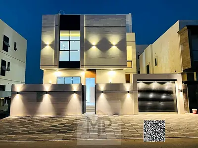 فيلا فاخرة للبيع، 6 غرف نوم، مسبح خاص | طابقين + سقف | موقع ممتاز: فرصة استثنائية لامتلاك فيلا واسعة