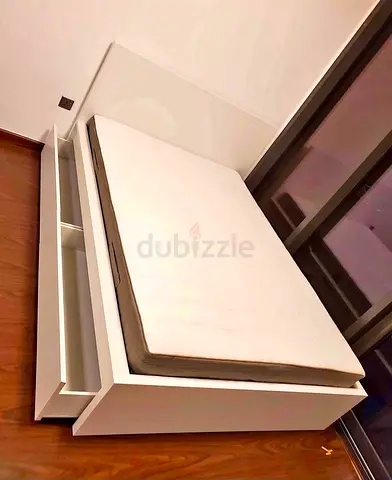 Ikea Malm bed with mattress 140x200