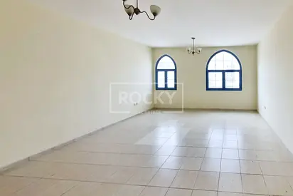 Exclusive | Vacant | Agents Please Excuse