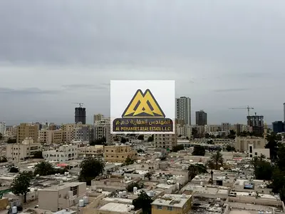 إطلالة بحرية على الخور والميناء | 2 بلكونة | طابق مرتفع (روف) | صيانة على المالك | قريب من محطة الباص | سهل المخرج لدبي والشارقة | سكن هادئ