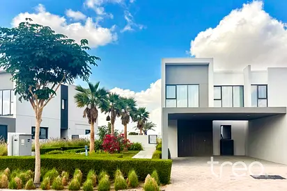 Park Backing Property on Large Plot