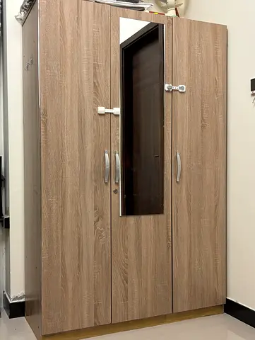 4-Door Wooden Wardrobe with Mirror – Good Condition