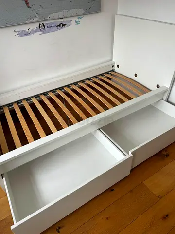 IKEA White Single Bed with IKEA Mattress 90 x 200 cm