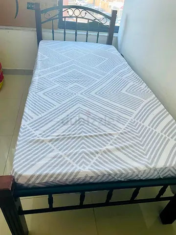 single bed with matress