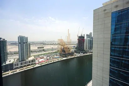 Spacious I Fully Furnished | Canal View