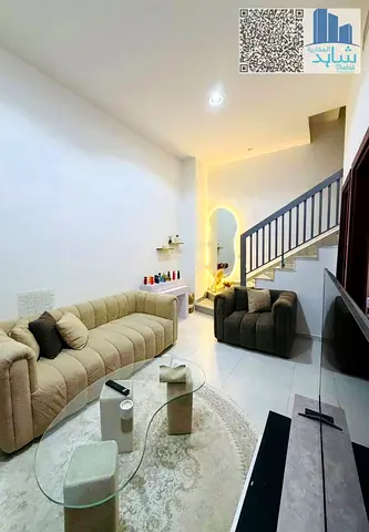 أفضل منزل تاون هاوس صغير لعائلة مع كامل الأثاث، غرفتا نوم رئيسيتان مع صالة للإيجار_الزهية_منازل أب تاون_عجمان الإمارات