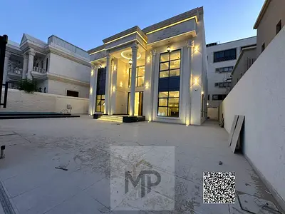 فيلا على الطراز الكلاسيكي قيد الإنشاء، تحتوي على 6 غرف نوم رئيسية، وتراس على السطح، وحمام سباحة، ومصعد داخلي.