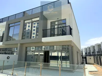CORNER I 5 BED + MAID I BUILD-IN SWIMMING POOL I