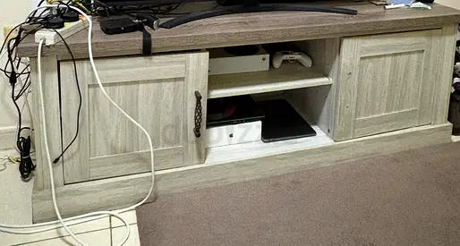 . Tv stand for sale in Sharjah. Self pick up. O