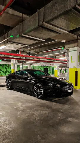 Aston Martin DBS Manual Carbon Black Edition