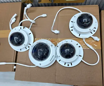 4 CAMERA WITH SCREEN