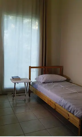 Super Clean BIG Studio with balcony in Discovery Gardens