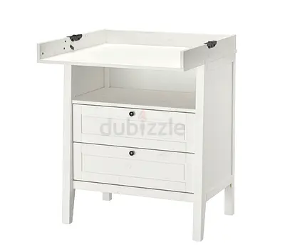Changing table / chest of drawers