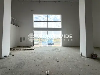 صالة عرض جديدة كلياً مع طابق نصفي | 7400 قدم مربع | طاقة 250 كيلوواط | الجرف الصناعية 2