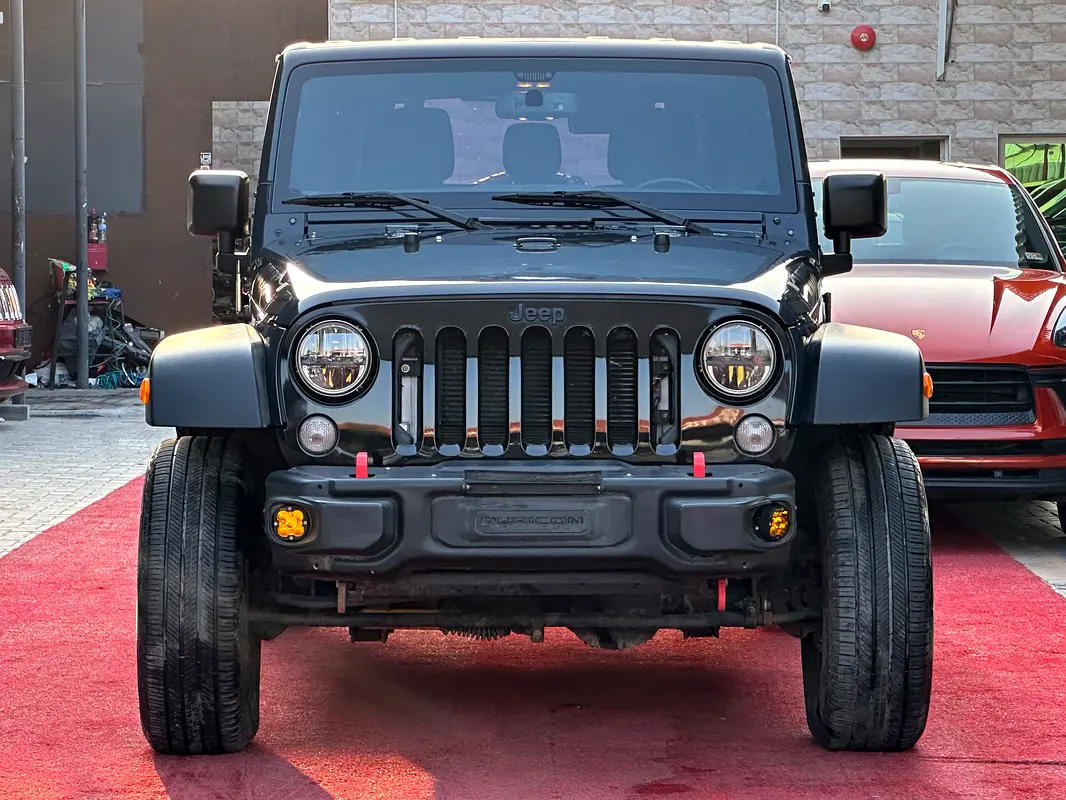 Jeep Wrangler 2018 — photo 1 of 20