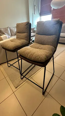 Amazing Bar Stool Chairs - High Chairs 4 pieces can take 2