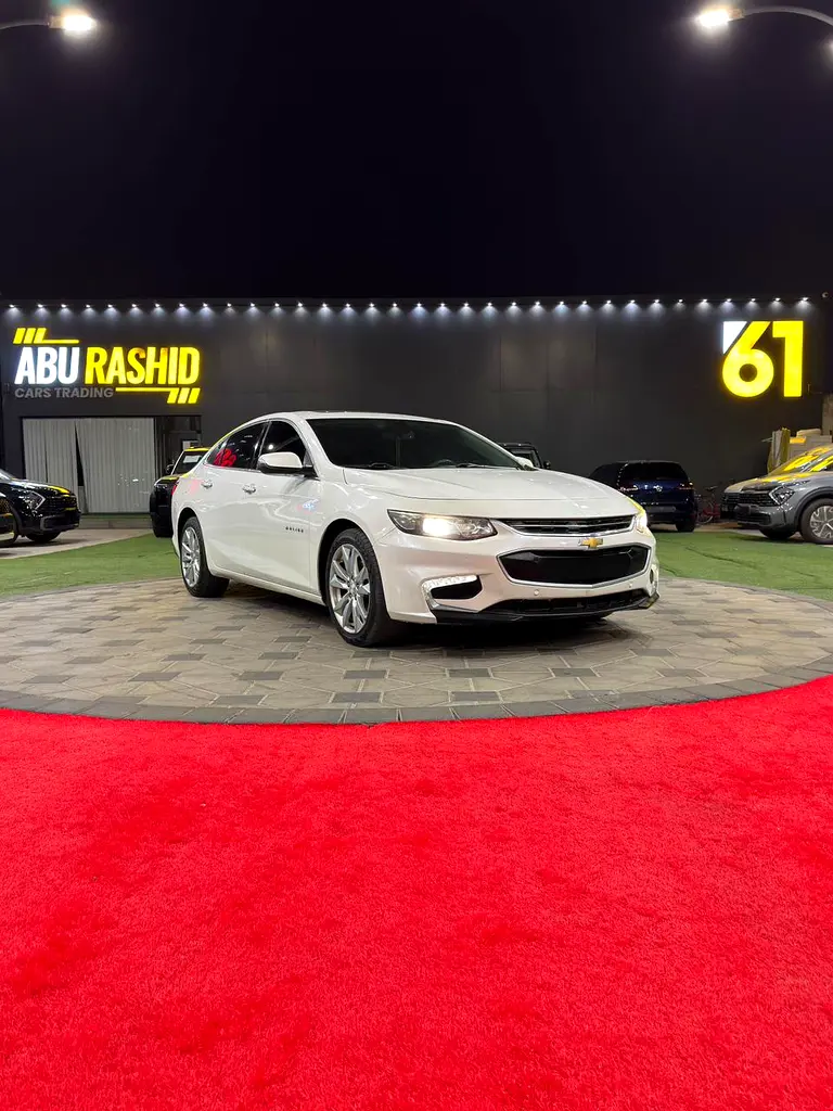 Chevrolet Malibu 2017 — photo 1 of 16