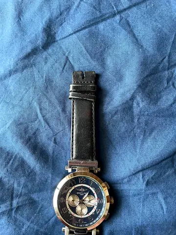 ✨ Luxury  Style – Watches for Sale ✨

Offering two elegant watches in excellent condition, perfec