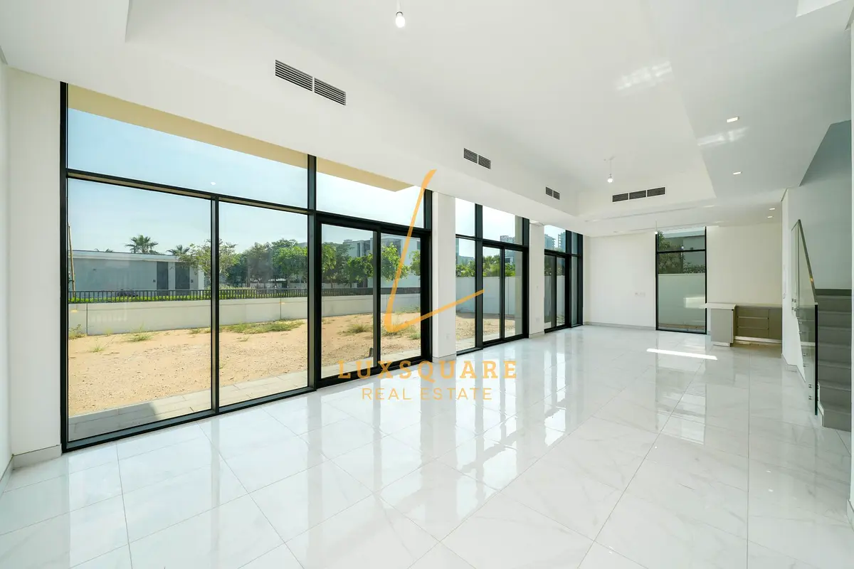 Single Row| Corner Plot Villa | Vacant | Near Park