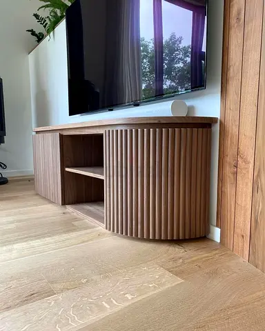 Custom MDF Low TV Unit with Curved Side Profile – Contemporary Wooden TV Console for Modern Homes