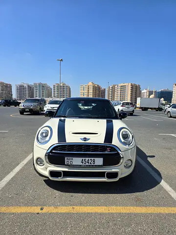 GCC Specs MINI Cooper S 2017 - sporty in excellent condition