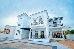 Spacious 6 Bedroom Villa | Ready to Move-in | Prime Location