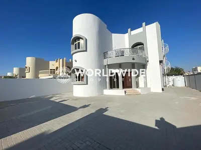 فيلا فاخرة للبيع في عجمان - تشطيب فاخر | تصميم عصري | ٧ غرف نوم | جاهزة للسكن