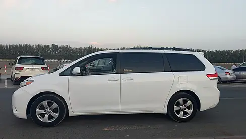 2011 Toyota Sienna SE - American Specs - Well Maintained