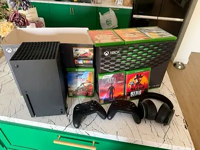 Xbox Series X 1TB – Excellent Condition + Accessories  Games