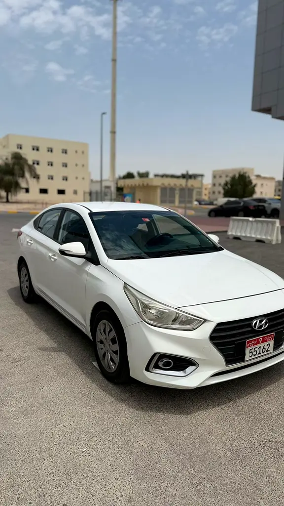 Hyundai Accent 2020 — photo 1 of 20