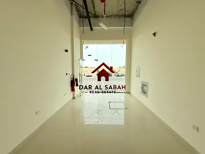 1 month free/with washroom/6 cheque payment/deposit cash/brand new building/very good location for business!