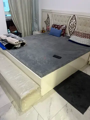 Single private room attached with bathroom available