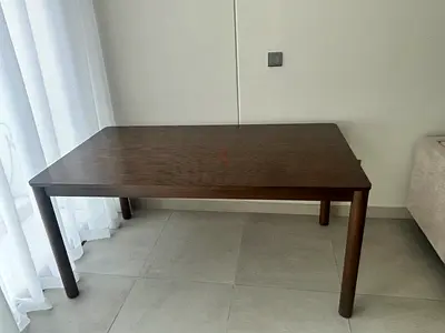 Hazel wood 6-seater dining table