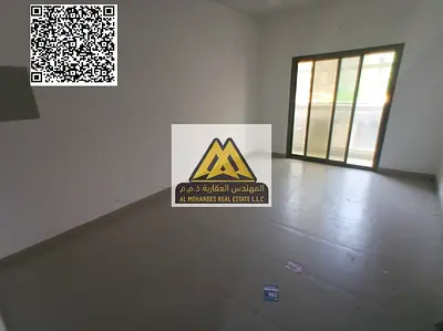 شقة غرفة وصالة للإيجار السنوي في الجرف 3 عجمان، تتميز بتكييف مركزي وبلكونة ومطبخ مغلق، في موقع حيوي قريب من السوق الصيني ومركز القبائل مع سهولة الوصول