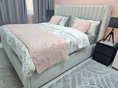 King bed set 8pcs Premium furniture. Like new