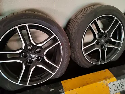 Ford Mustang tyre rings